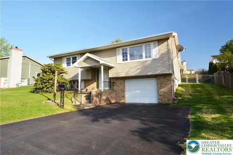 213 Faith Dr, Catasauqua, PA 18032