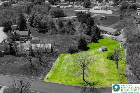 5612 Manor Rd, North Whitehall Twp, PA 18078