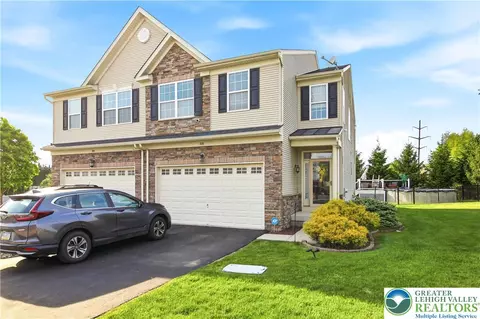 318 Mcnair Dr, Northampton, PA 18067