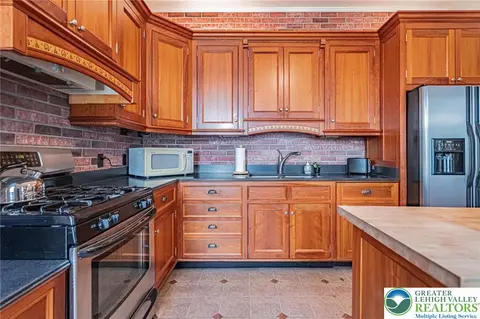 Kitchen - 39 E Wall St, Bethlehem, PA 18018 photo 4 of 5