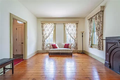 Living - 39 E Wall St, Bethlehem, PA 18018 photo 2 of 4