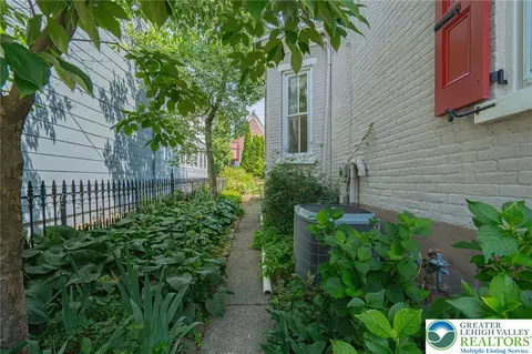 Exterior - 39 E Wall St, Bethlehem, PA 18018 photo 3 of 10