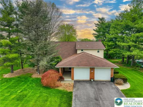 453 Larch Ln, Nazareth, PA 18064