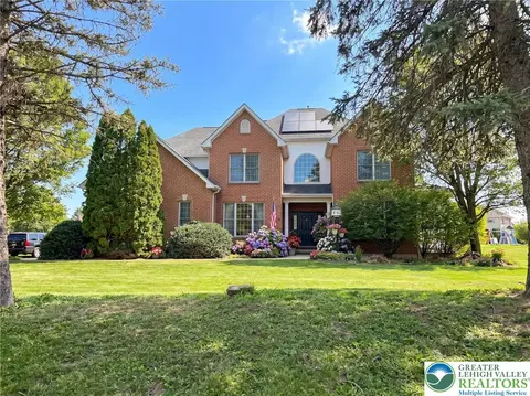 519 Rose Inn Ave, Nazareth, PA 18064