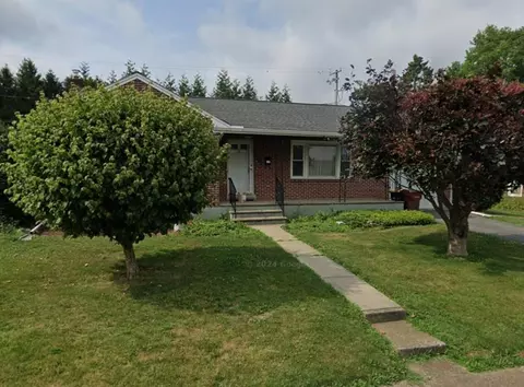 1806 Elmwood Dr, Fullerton, PA 18052