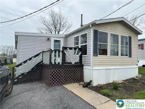 12 Roth Ave, Mertztown, PA 19539