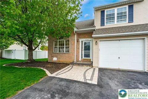 4041 Appleseed Dr, Coplay, PA 18037