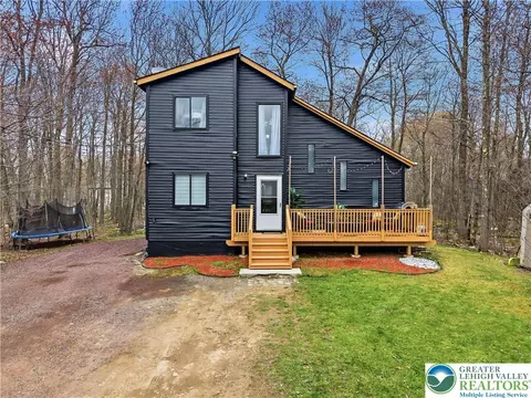 9196 Buttonwood Ct, Coolbaugh Twp, PA 18466
