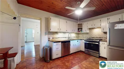 Entry Way - 715 High St, Bethlehem, PA 18018 photo 2 of 3