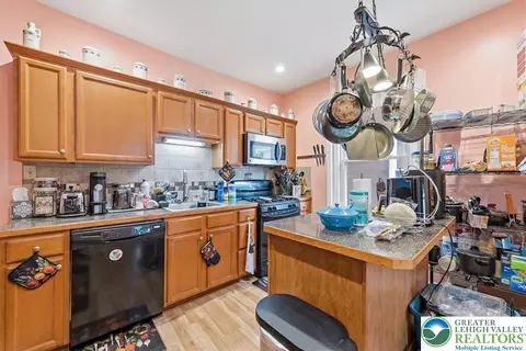 Kitchen - 529 E Laurel St, Bethlehem, PA 18018 photo 2 of 3