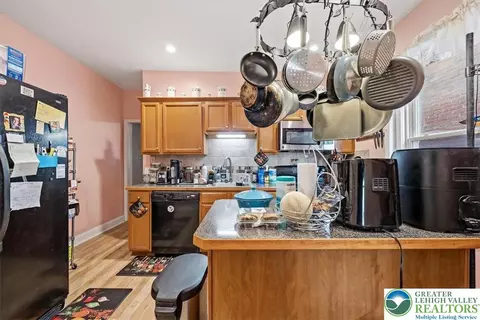 Kitchen - 529 E Laurel St, Bethlehem, PA 18018 photo 3 of 3