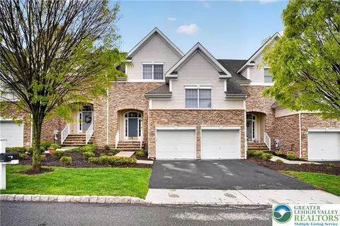 560 Quaker Ridge Ter, Williams Twp, PA 18042