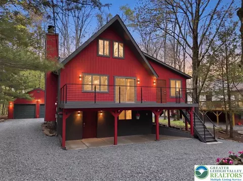 883 Deerfield Rd, Lake Ariel, PA 18436