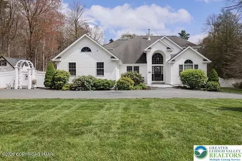 343 High Country Dr, Blakeslee, PA 18610