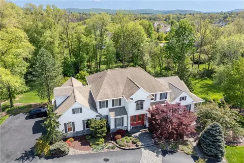4450 Pond View Ct, Bethlehem, PA 18020