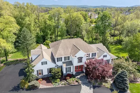 4450 Pond View Ct, Bethlehem, PA 18020