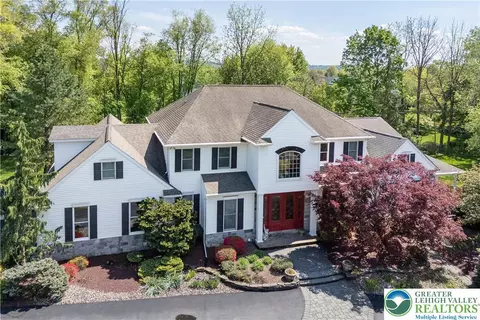 4450 Pond View Ct, Bethlehem, PA 18020