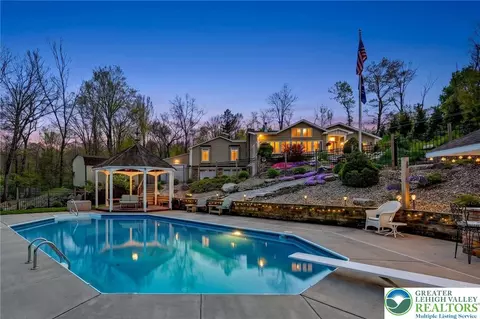 1284 Burger Hollow Rd, Effort, PA 18330