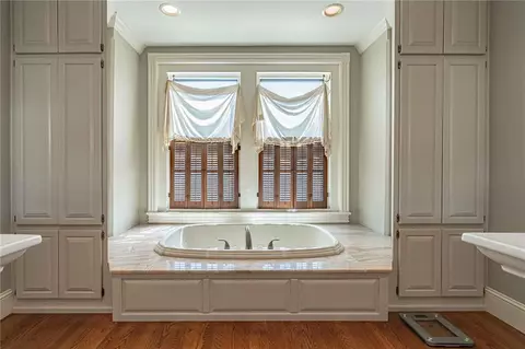 Bath - 135 E Wall St, Bethlehem, PA 18018 photo 2 of 7