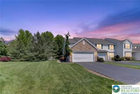 224 Park Ridge Dr, Forks Twp, PA 18040