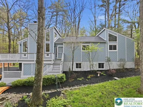 1238 Glenbrook Rd, Bartonsville, PA 18321