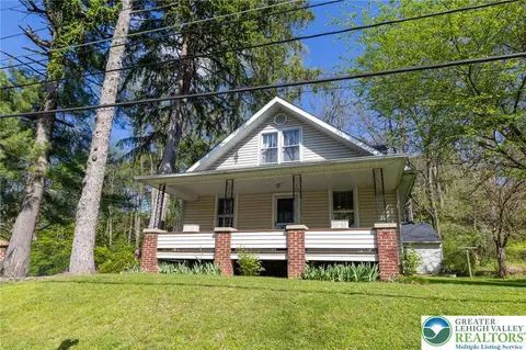 2049 Bushkill Park Dr, Forks Twp, PA 18040