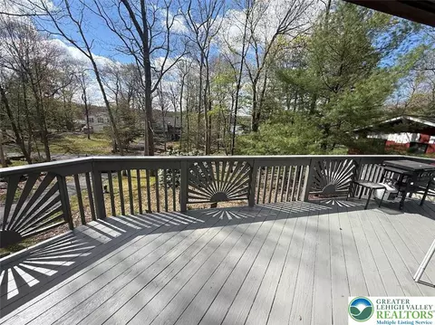 242 Mountain Lake Dr, Dingmans Ferry, PA 18328