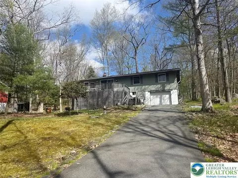 242 Mountain Lake Dr, Dingmans Ferry, PA 18328
