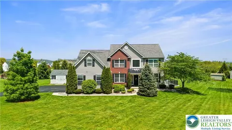 2255 Redwood Dr, Slatington, PA 18080