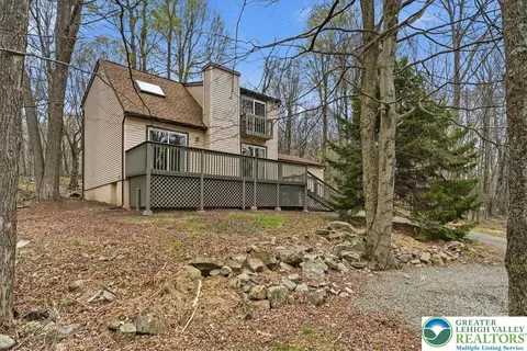 2231 Overlook Dr, Coolbaugh Twp, PA 18466