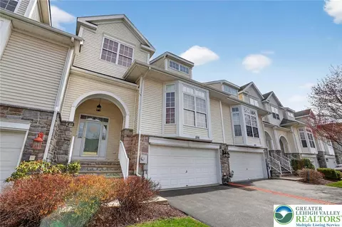 186 Oakmont Ct, Williams Twp, PA 18042