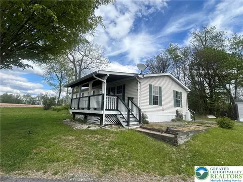 6 Ahearn Dr, Mount Bethel, PA 18343
