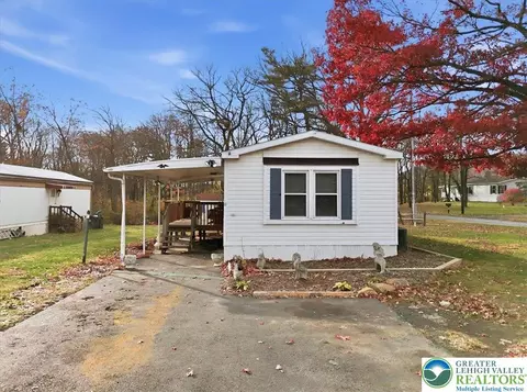 57 W Zimmer Dr, Walnutport, PA 18088