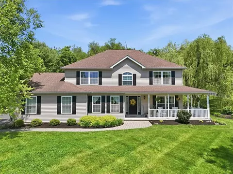 569 Deerfield Dr, Nazareth, PA 18064