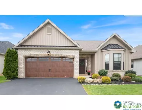 3501 Treeview Dr, Emmaus, PA 18049