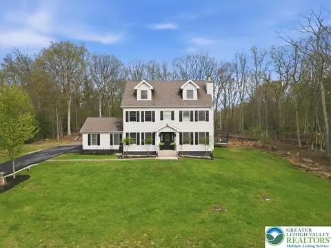 13 Eastridge Ln, East Stroudsburg, PA 18302