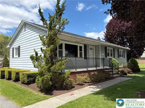 6586 School St, Bangor, PA 18013