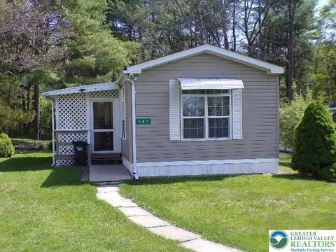 141 Gold Ln, Stroudsburg, PA 18360