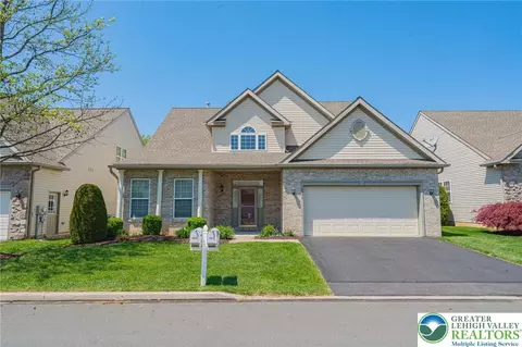 6634 Blue Heather Ct, Macungie, PA 18062