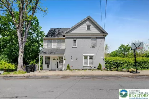 1043 Nesquehoning St, Easton, PA 18042