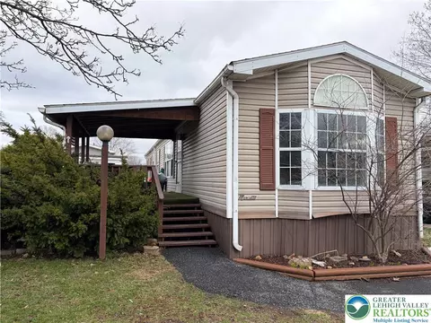 82 Juniper Ct, Bath, PA 18014