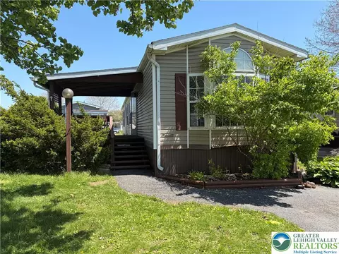 82 Juniper Ct, Bath, PA 18014