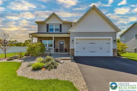 426 Freedom Ct, Forks Twp, PA 18040