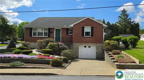 142 E North St, Nazareth, PA 18064