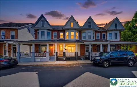 28 N 4th St, Emmaus, PA 18049
