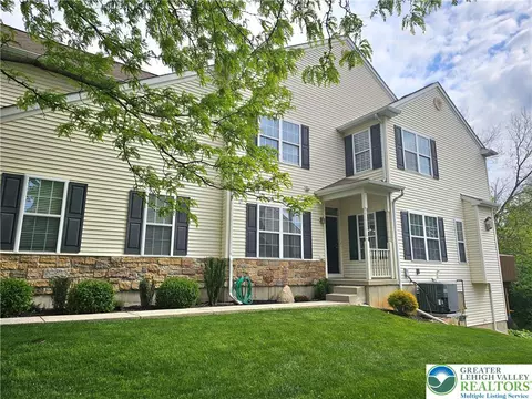 127 Willow Dr, Palmer Township, PA 18045