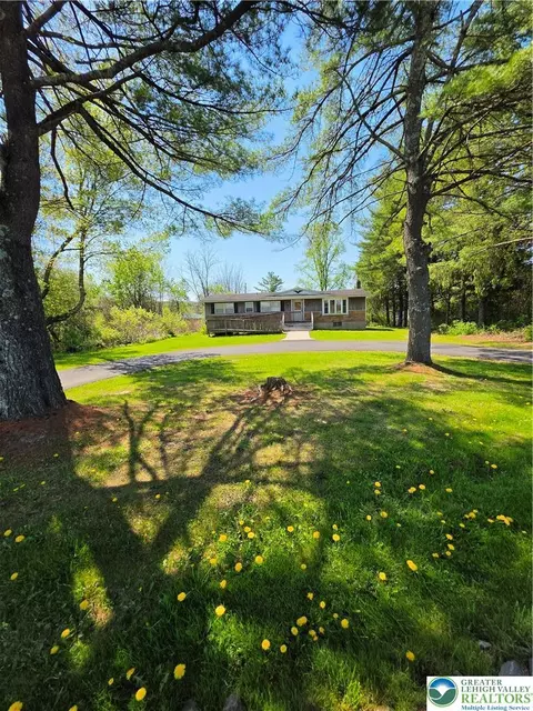 114 Greenview Dr, Brodheadsville, PA 18322