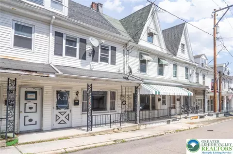 104 Water St, New Philadelphia, PA 17959