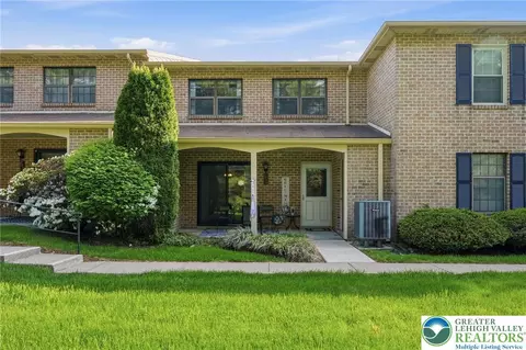 2668 Rolling Green Pl, Macungie, PA 18062