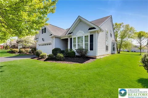 2088 Kingsview Rd, Macungie, PA 18062